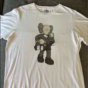 Uniglo × KAWS  In good condition